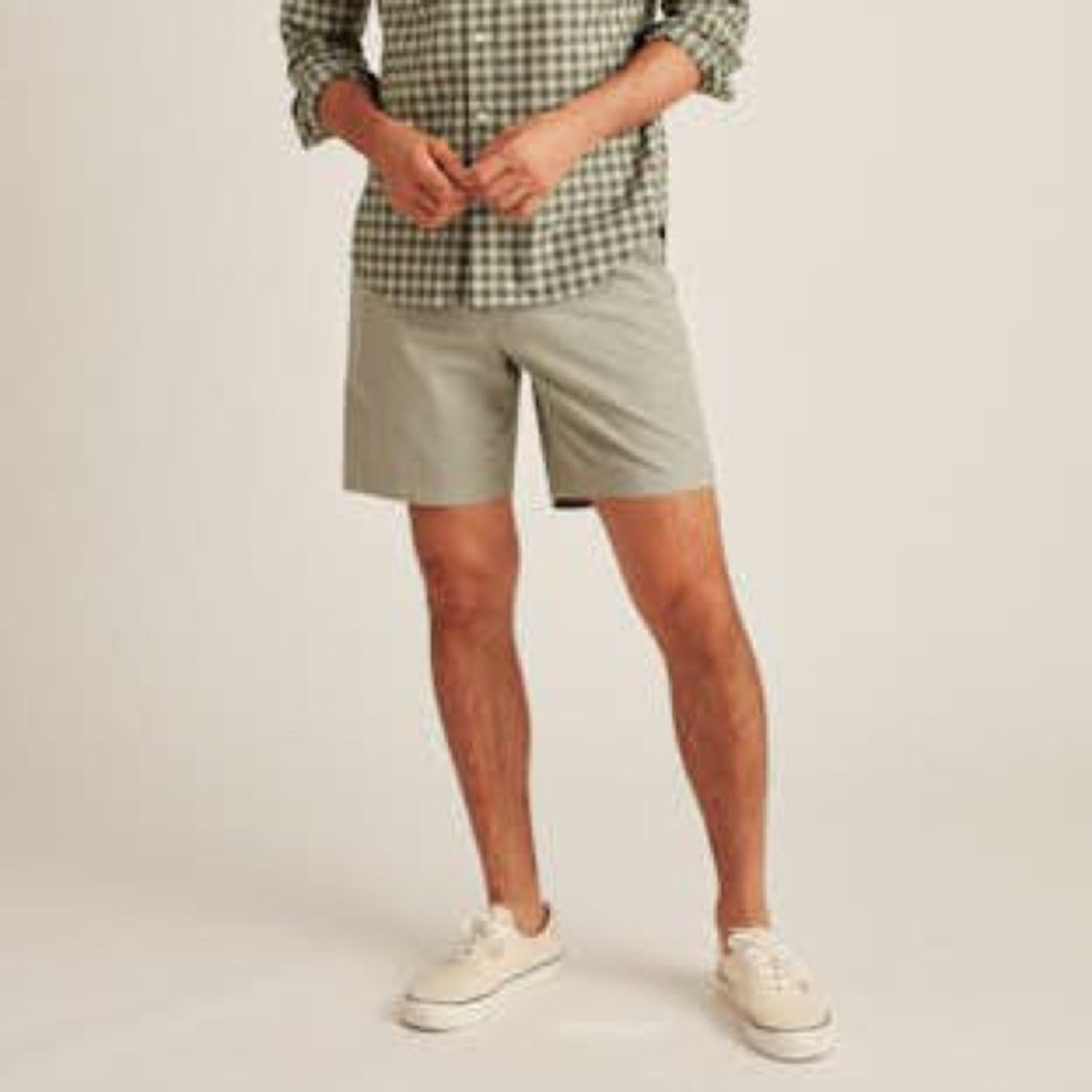 Stretch Lightweight Chino Shorts in Stone Khaki